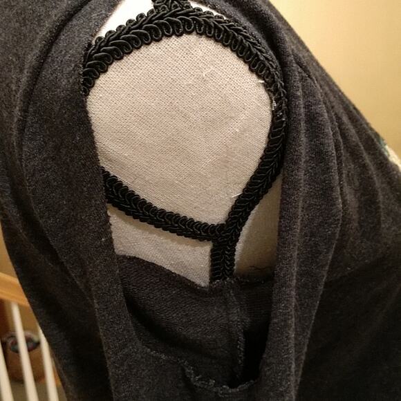 Recycled Karma Gray Cold Shoulder Top size Small - Picture 4 of 7